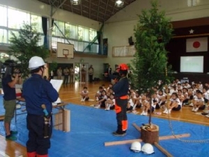 長崎南部森林組合　野口課長の指導風景