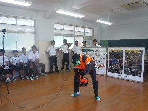 VRによる林業体験の様子